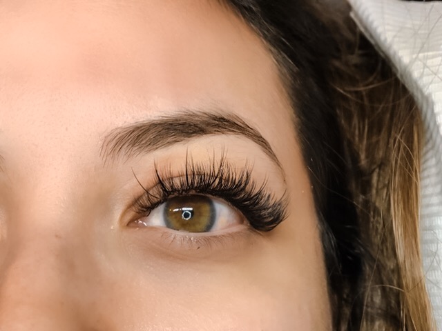 Lash Lift vs. Lash Extensions